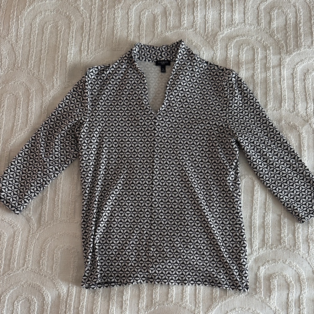 Talbots Black & White Geometric Notch V-Neck Top